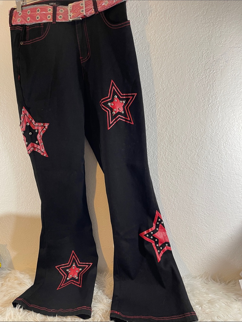 Social Collision Red Star Studded Black Flares With Grommet Belt Size 9 NEW - Picture 3 of 10